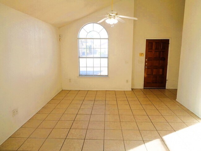 Foto del edificio - 12529 Tierra Norte Rd