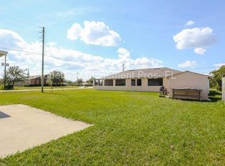 Foto del edificio - 401 Bloomfield Dr