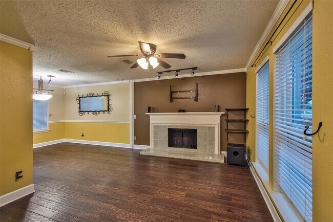 Foto del edificio - 12318 Yearling Dr