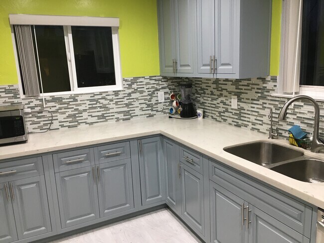 Foto del edificio - 2074 Tiny St