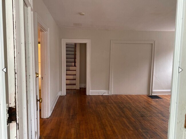 Building Photo - CONTINGENT ON CURRENT TENANTS NOT RENEWING