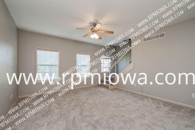 Building Photo - Johnston Townhome! 3 Bedroom, 2.5 Bathroom...