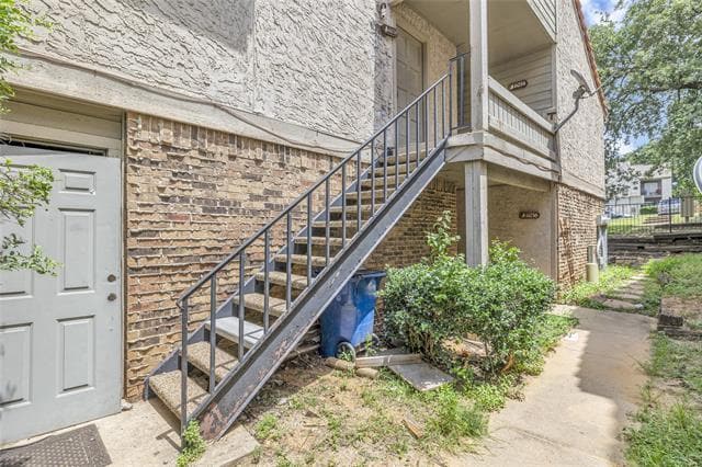 Foto del edificio - 6034 Stoneybrook Dr