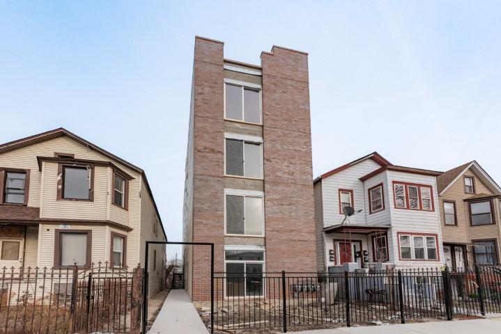 Foto principal - 3 bedroom in Chicago IL 60647