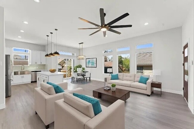 Building Photo - 4217 Rogers St