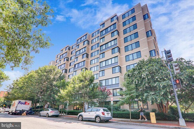 Foto del edificio - 2030 F St NW