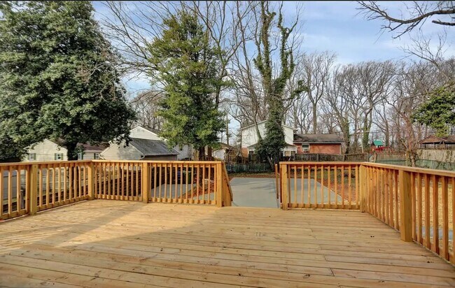 Building Photo - 5922 Benton Heights Ave