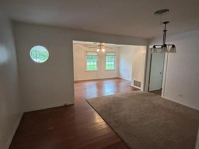 Building Photo - 1705 Lotus Ln