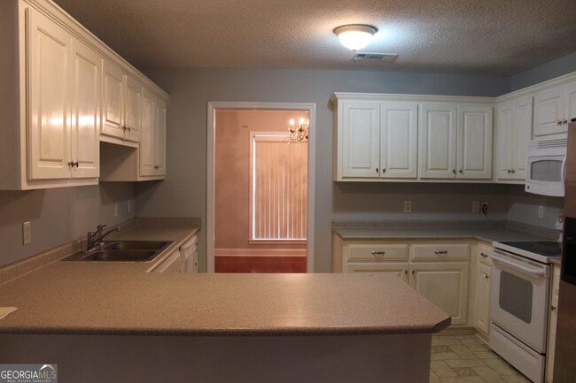 Building Photo - 8052 Burkhalter Rd