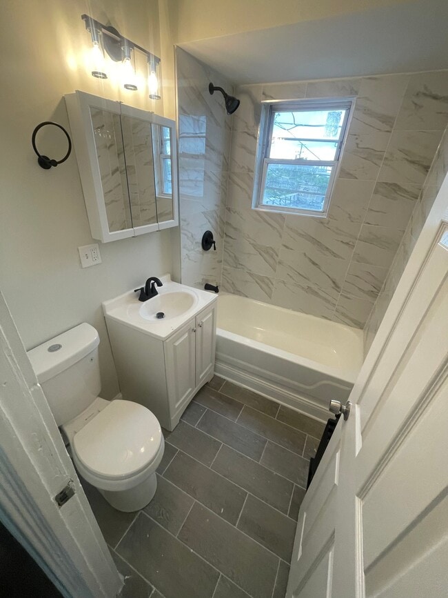 Foto del edificio - 2419 W 60th St