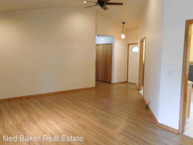 Building Photo - 3 br, 2 bath House - 4396 Rogets Ct NE