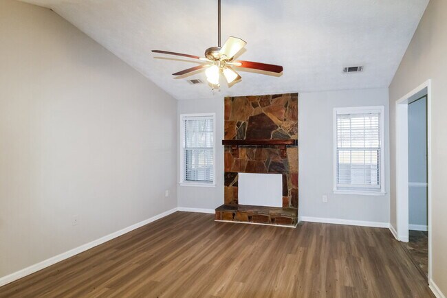 Building Photo - 270 Lazy Hollow Ln