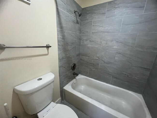 Foto del edificio - 6560 W 27th Ct