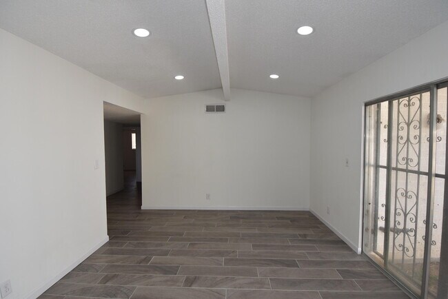 Building Photo - 9545 Pistacio St