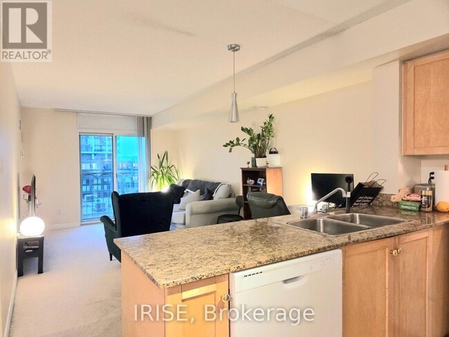 Building Photo - 323 Richmond St E