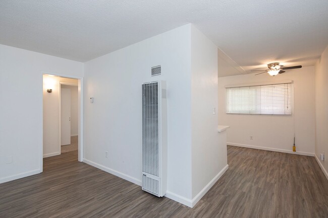 Building Photo - *OPEN HOUSE: 5/10 9-11AM* XL Charming 2bd/...