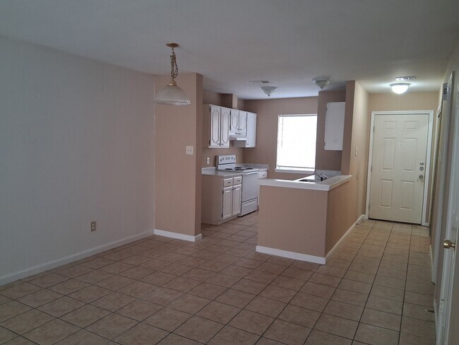 Building Photo - 2030 Plantation Dr