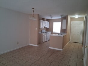 Building Photo - 2030 Plantation Dr