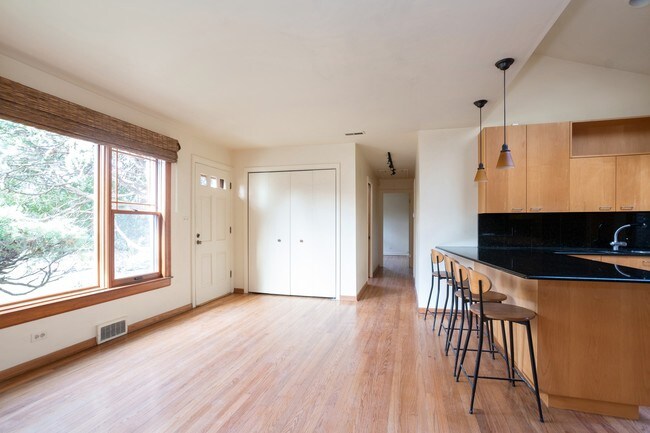 Foto del edificio - 23301 Birchwood Ln
