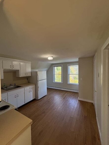 Building Photo - 59 Montowese St