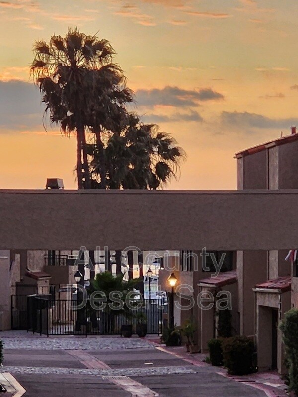 Foto del edificio - 3245 Francois Dr