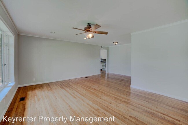 Foto del edificio - 3 br, 1 bath House - 4145 E 21st Place