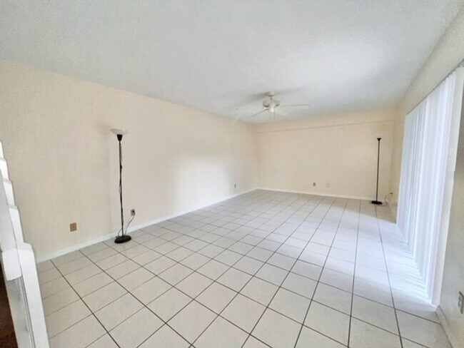 Building Photo - Orlando - 2 Bedroom, 2.5 Bathroom - $1,895.00