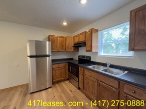 Building Photo - 2320 N Taylor Ave