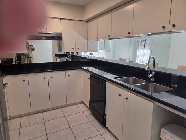 Foto del edificio - 1114 Augusta Dr