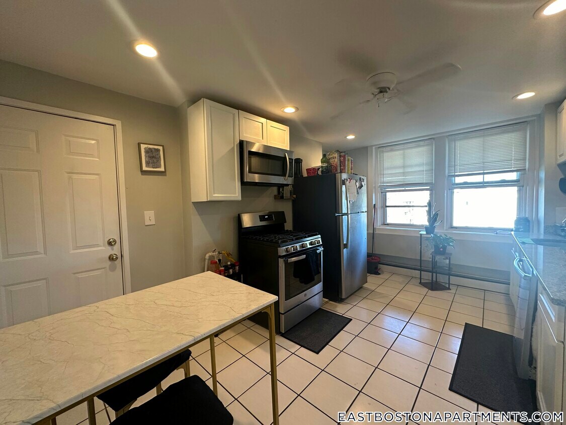 Foto principal - 972 Saratoga St