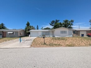 Building Photo - 3355 Devonshire Dr