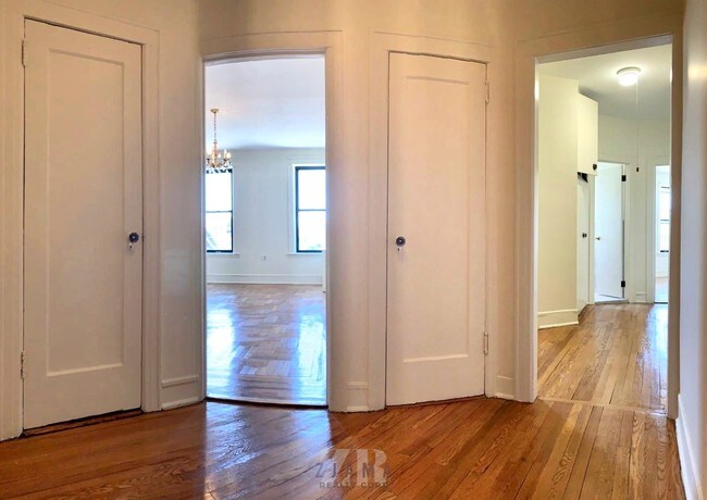 Foto del edificio - 6601 Bay Pkwy