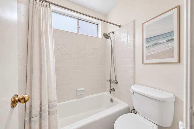 Building Photo - 19 19th Ave