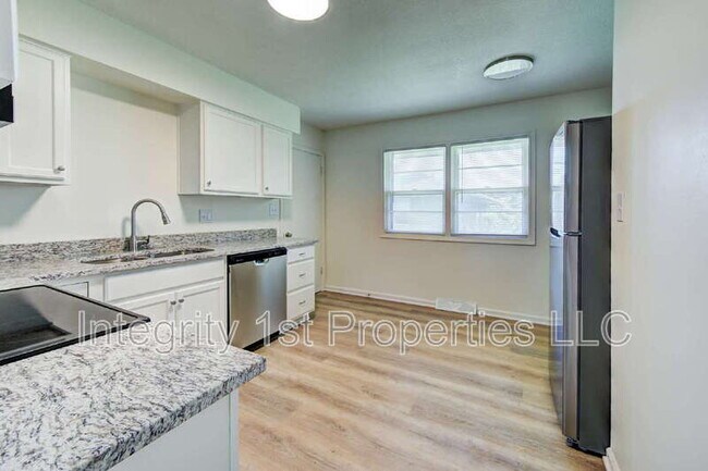 Foto del edificio - 9002 Bayless Rd