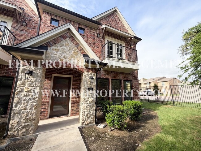 Photo - 322 Brothers Blvd - Beautiful 3 Bedroom, 2.5 Bathroom Townhome in Red Oak, TX!