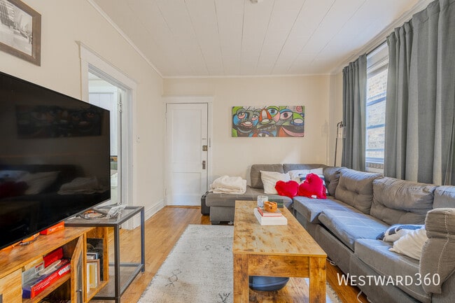 Photo - 2550 N Southport Ave Apartment