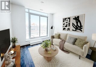 Building Photo - 705 Davis Dr