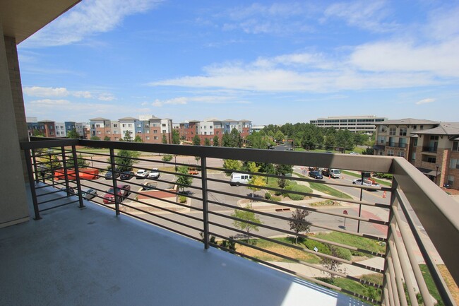 Foto del edificio - Gorgeous Corner Unit DTC Condo