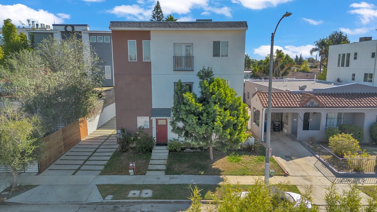 Foto principal - 1846 S Curson Ave