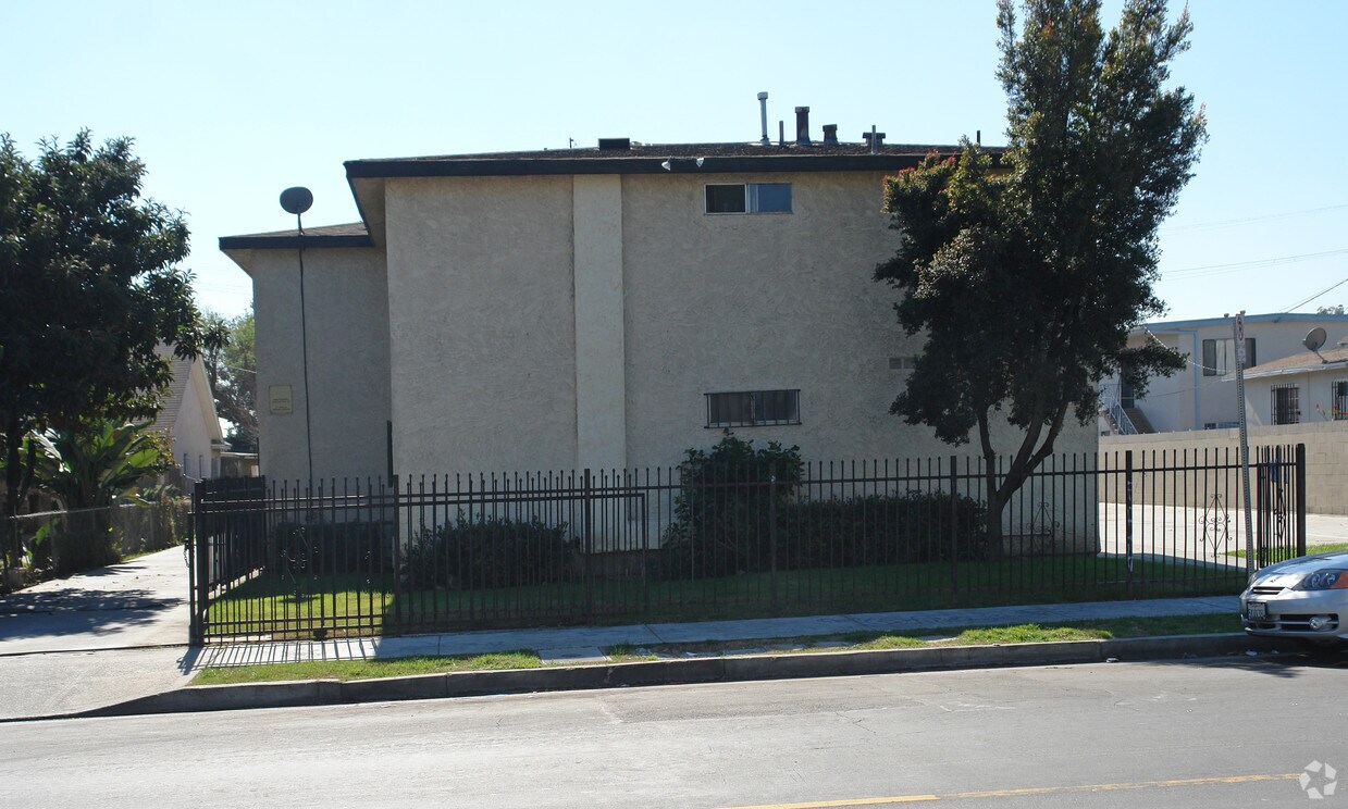 Building Photo - 678 40th Pl