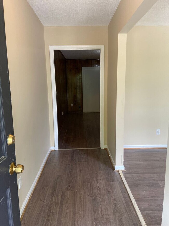 Foto del edificio - **AVAILABLE NOW**3 Bedroom / 2 Bathroom Ho...