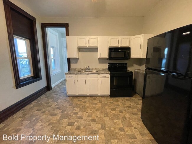 Building Photo - 4 br, 1 bath House - 226 S 4th St.