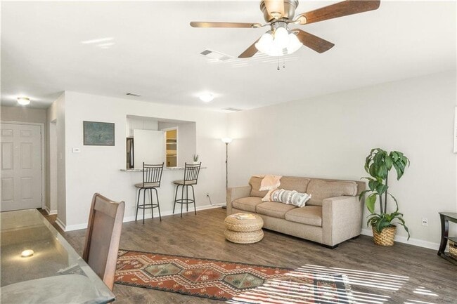 Foto del edificio - 6802 Old Quarry Ln