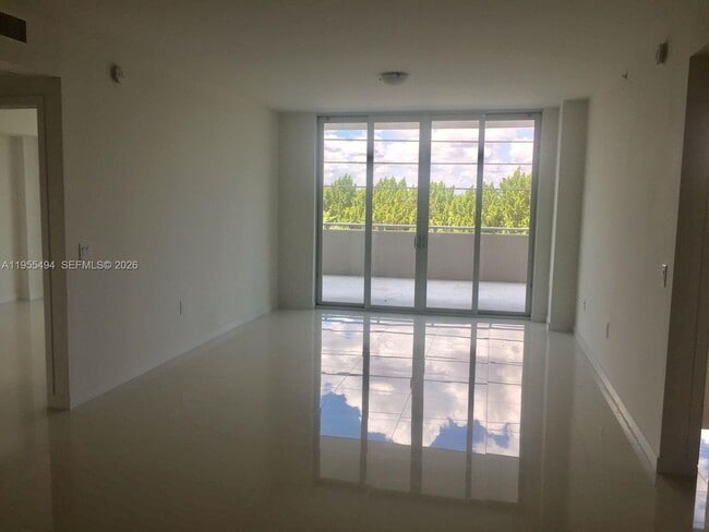 Foto del edificio - 7751 NW 107th Ave