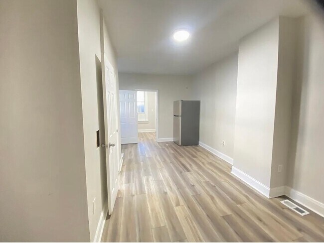 Foto del edificio - 3168 Wilkens Ave