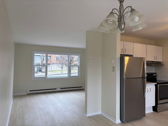 Building Photo - 19 Crystal Dr