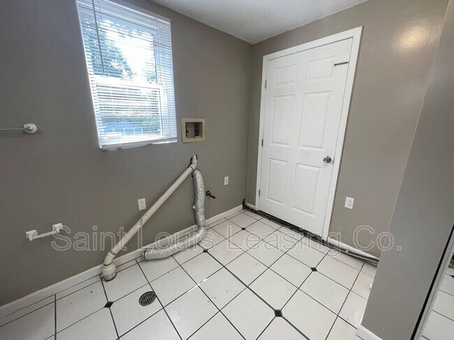 Foto del edificio - 1824 Spencer Ave