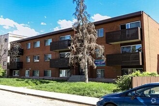Building Photo - College 1127