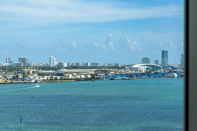 Foto del edificio - 465 Brickell Ave