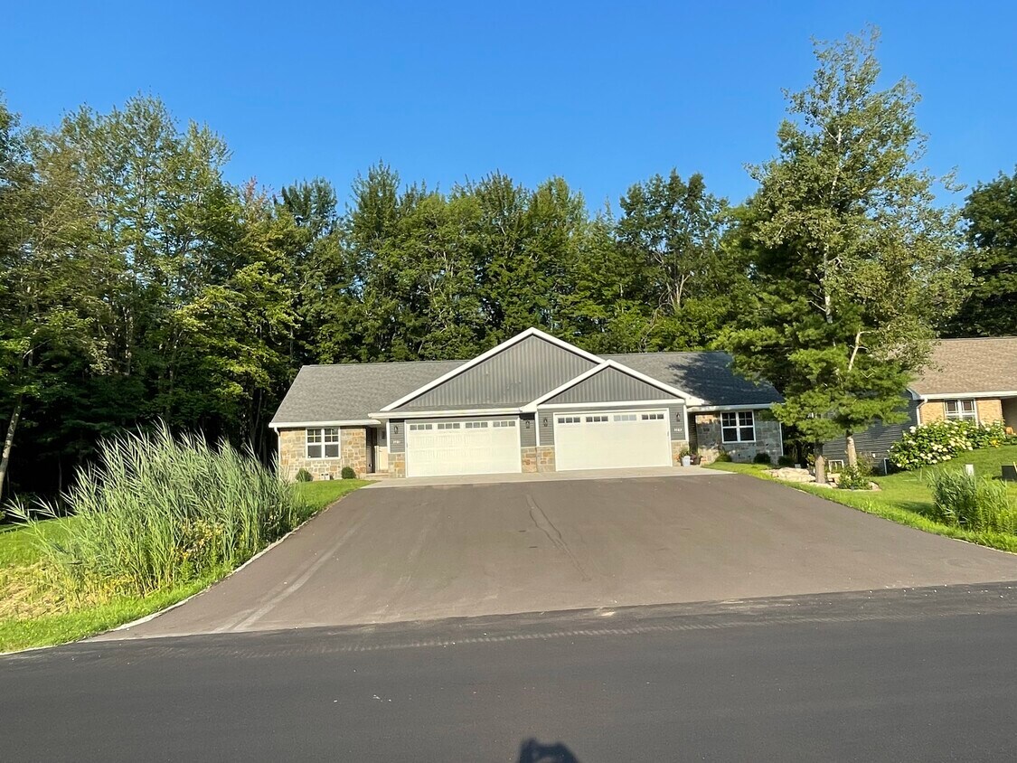 Foto principal - 3581 Veterans Ave